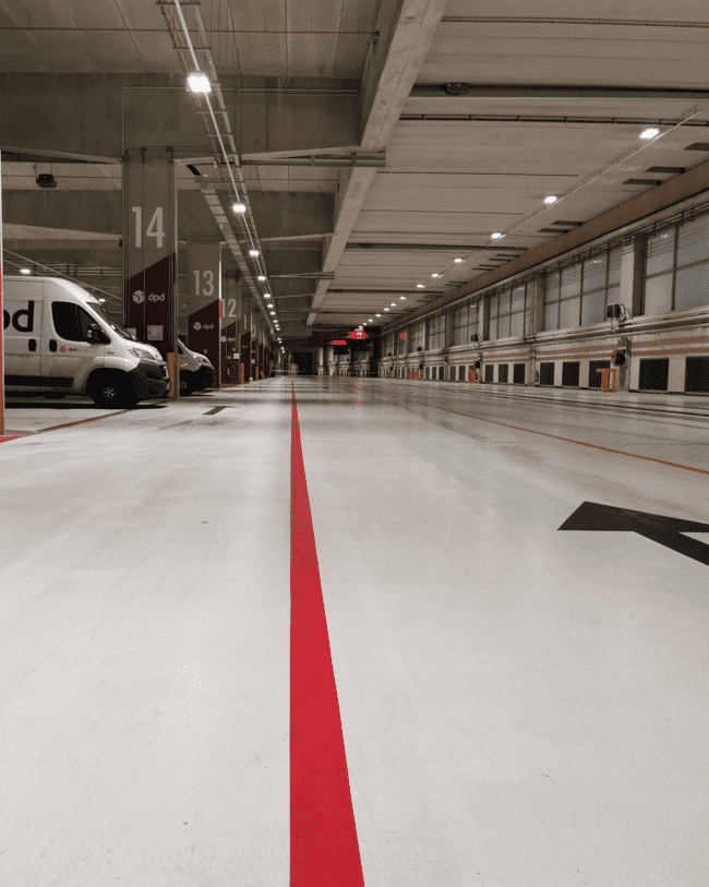 Après une intervention de nettoyage de parking professionnel réalisée par MJ Nettoyage.